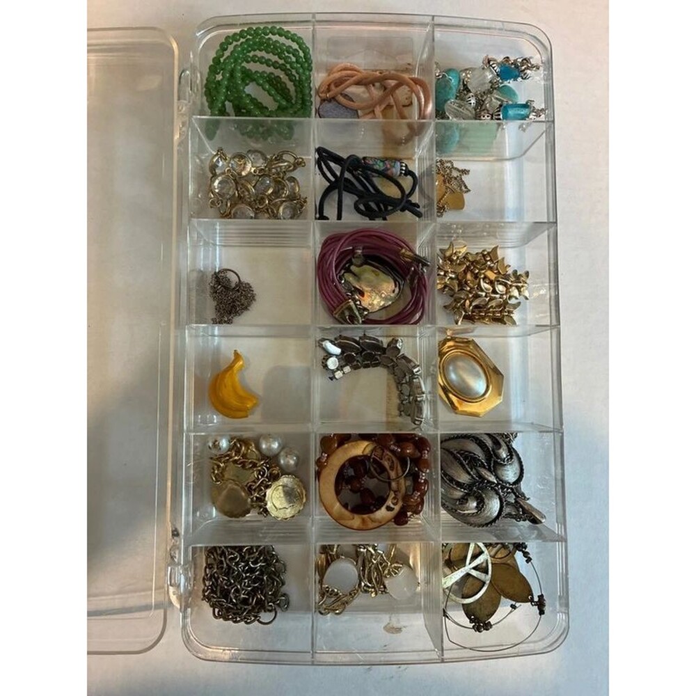 Jewelry complete and incomplete piece